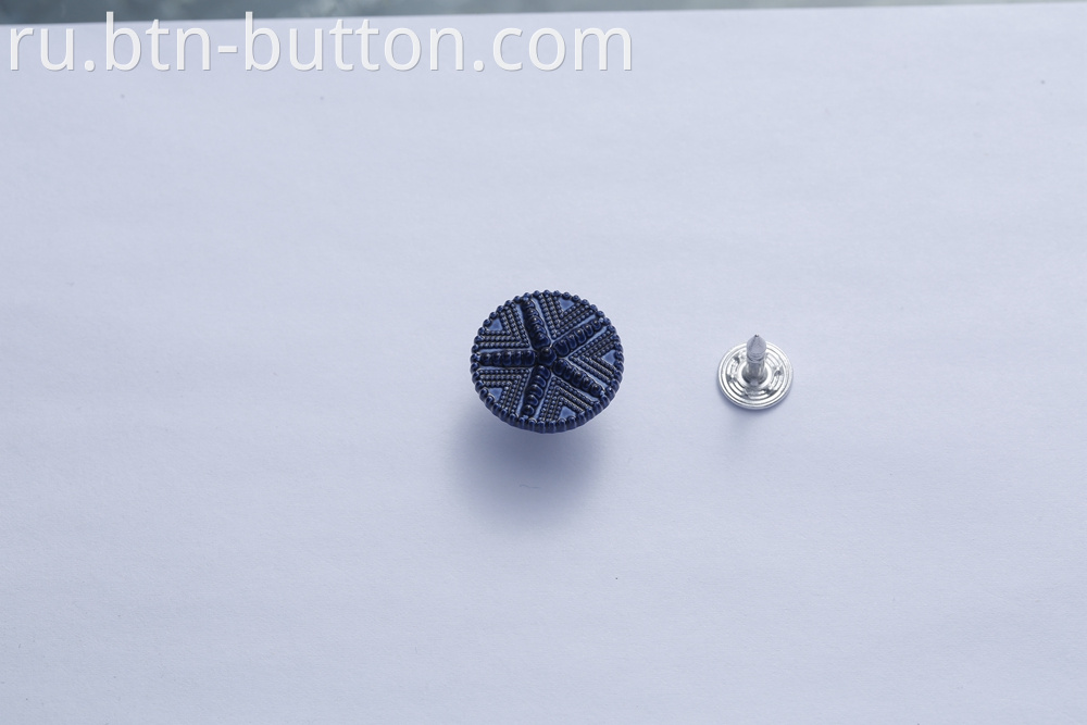Four metal buttons for denim jacket